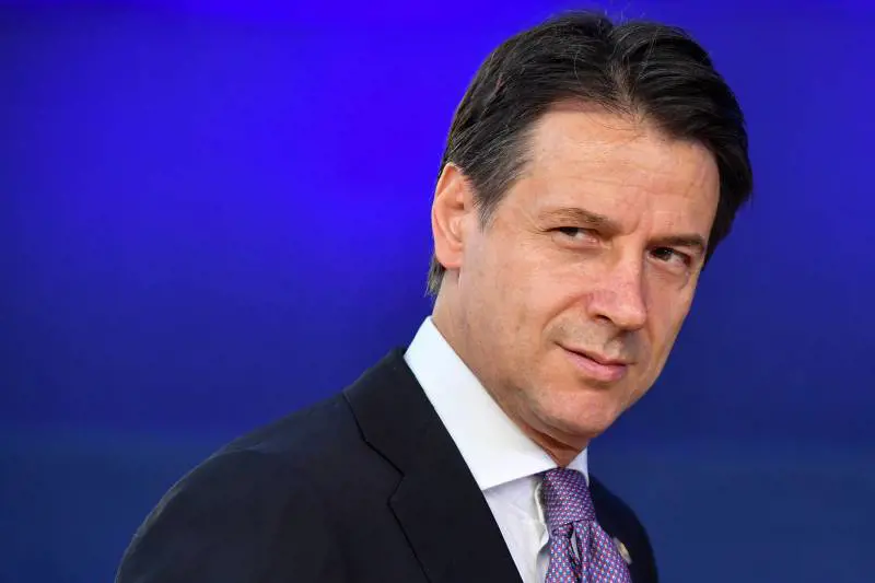 Manovra, Conte: "Se arriva una bocciatura valuteremo insieme all'Ue"