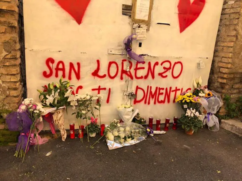 Salvini porta una rosa a Desirée: "Io qui ci torno con la ruspa"