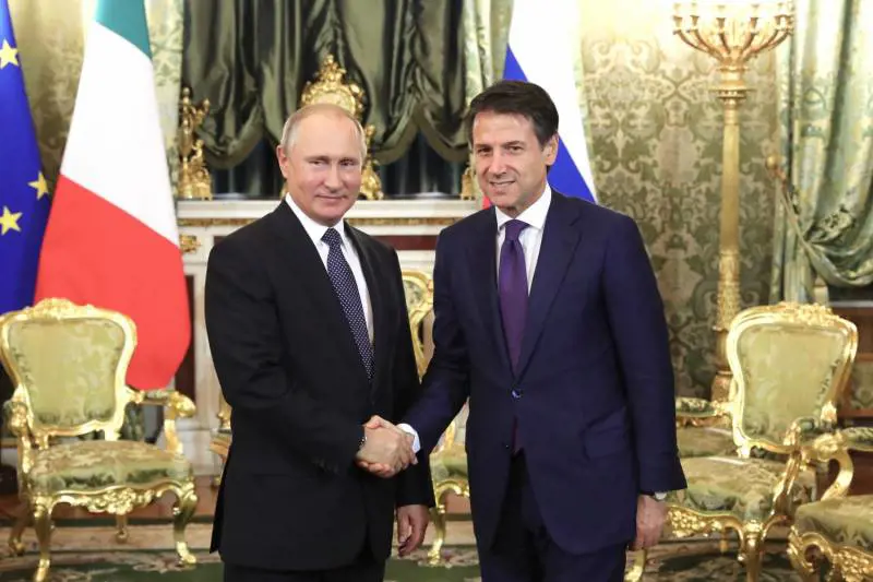 Conte da Putin: 'Via le sanzioni': firmati 13 accordi commerciali