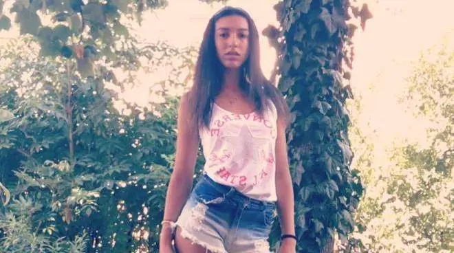 "Con Desirée avevo un storia". Tra le belve pure il fidanzato