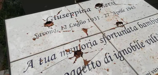 Noli, devastata la targa dedicata a Ghersi, la ragazzina stuprata e uccisa dai partigiani