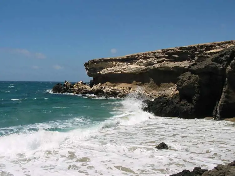 Cadde sul viale del resort alle Canarie: nessun risarcimento