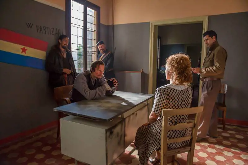 I partigiani interrogano Norma nel film Red land -Rosso Istria