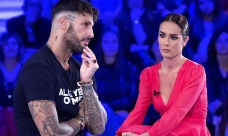 Corona: "Per me Asia Argento è Dio. Dopo l'amore le ho scritto una dedica"