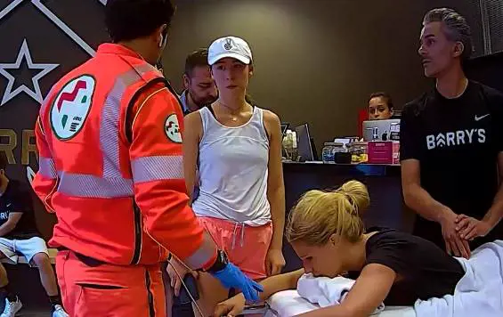 "Questa è da codice rosso", "Un male porco". Hunziker terrorizza Aurora