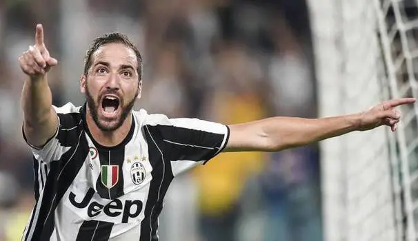 Milan-Juve, niente fischi per Higuain