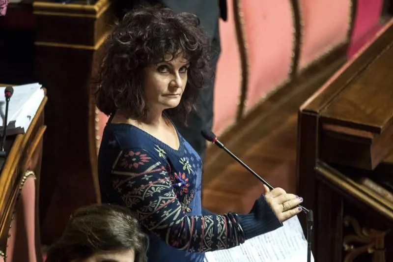 Paola Nugnes espulsa dal M5S. Lei: "Non mi dimetto"