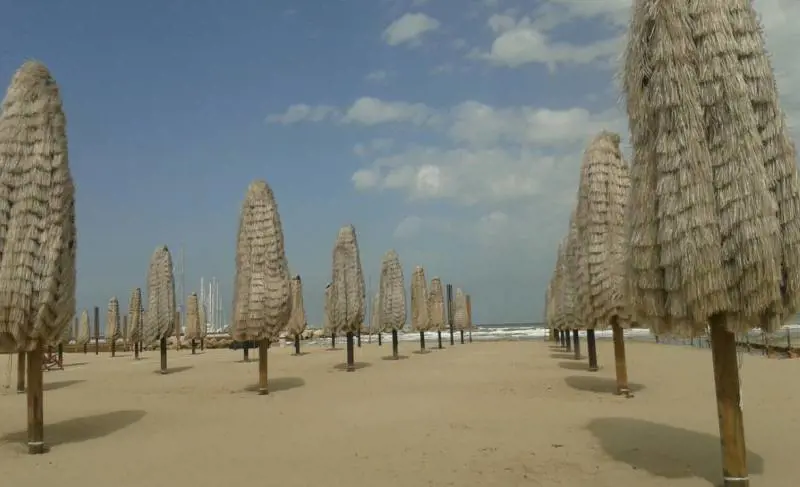 Chieti, somalo violenta un'anziana in spiaggia. Era entrato da clandestino in Italia