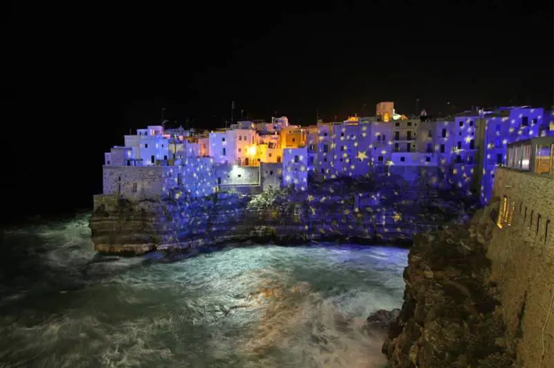 Vuoi vedere le luminarie natalizie? Paghi 5 euro