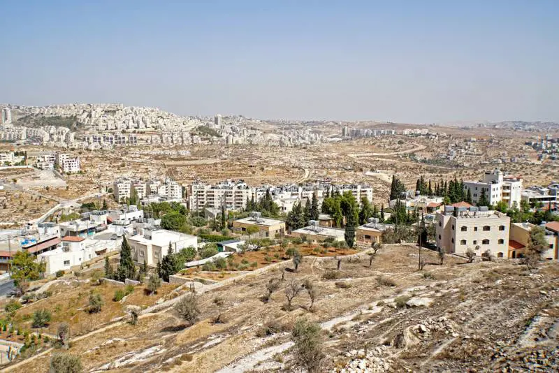 Uccidono a sassate una palestinese: in manette cinque adolescenti israeliani