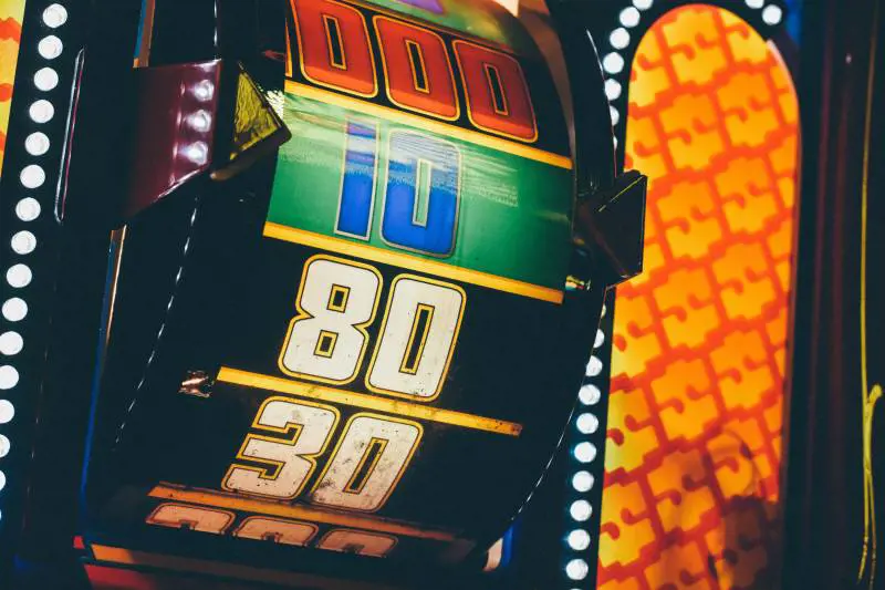 Violavano le identità dei clienti delle sale scommesse: 3 denunciati e 60 punti coinvolti