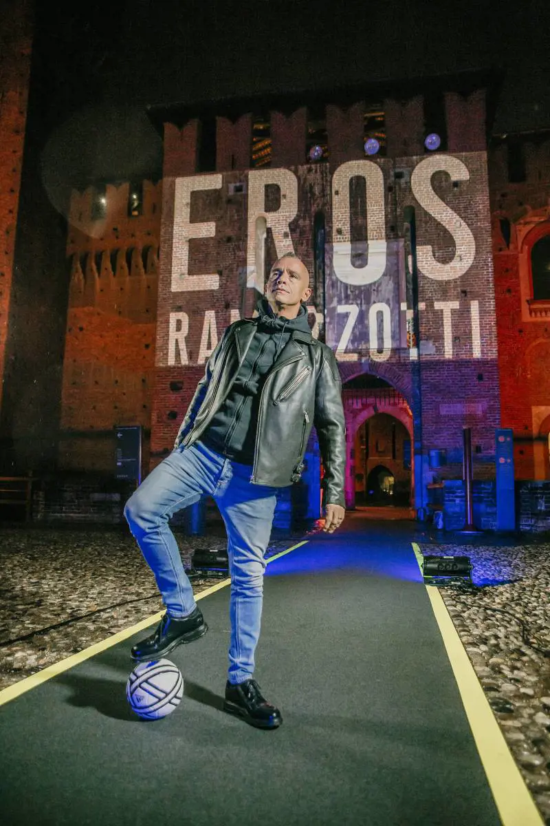 Eros Ramazzotti torna con un nuovo disco: "Lo dedico a Pino Daniele"