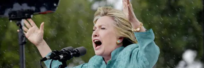 Hillary Clinton continua a dire che ha perso per colpa dei russi
