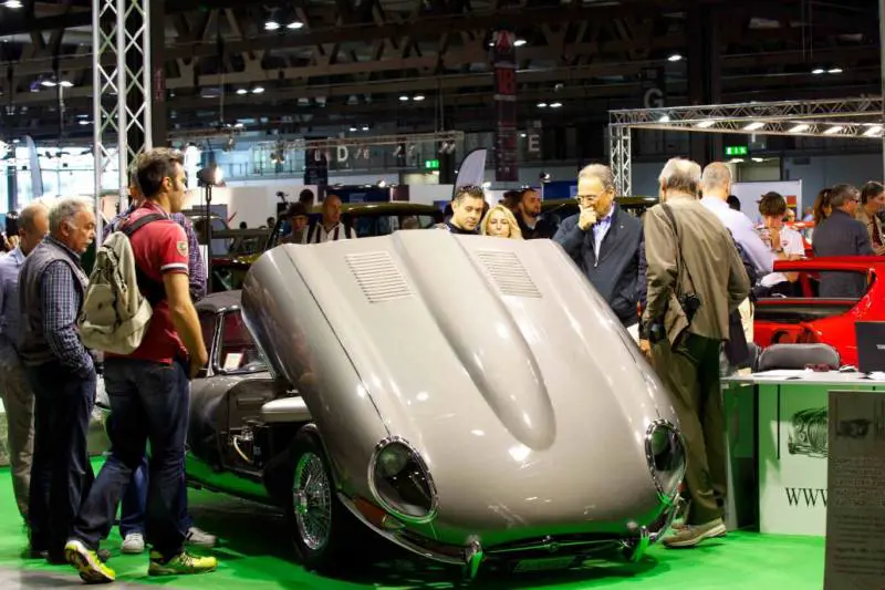 Le auto d'epoca e sportive ai nastri di partenza a Rho