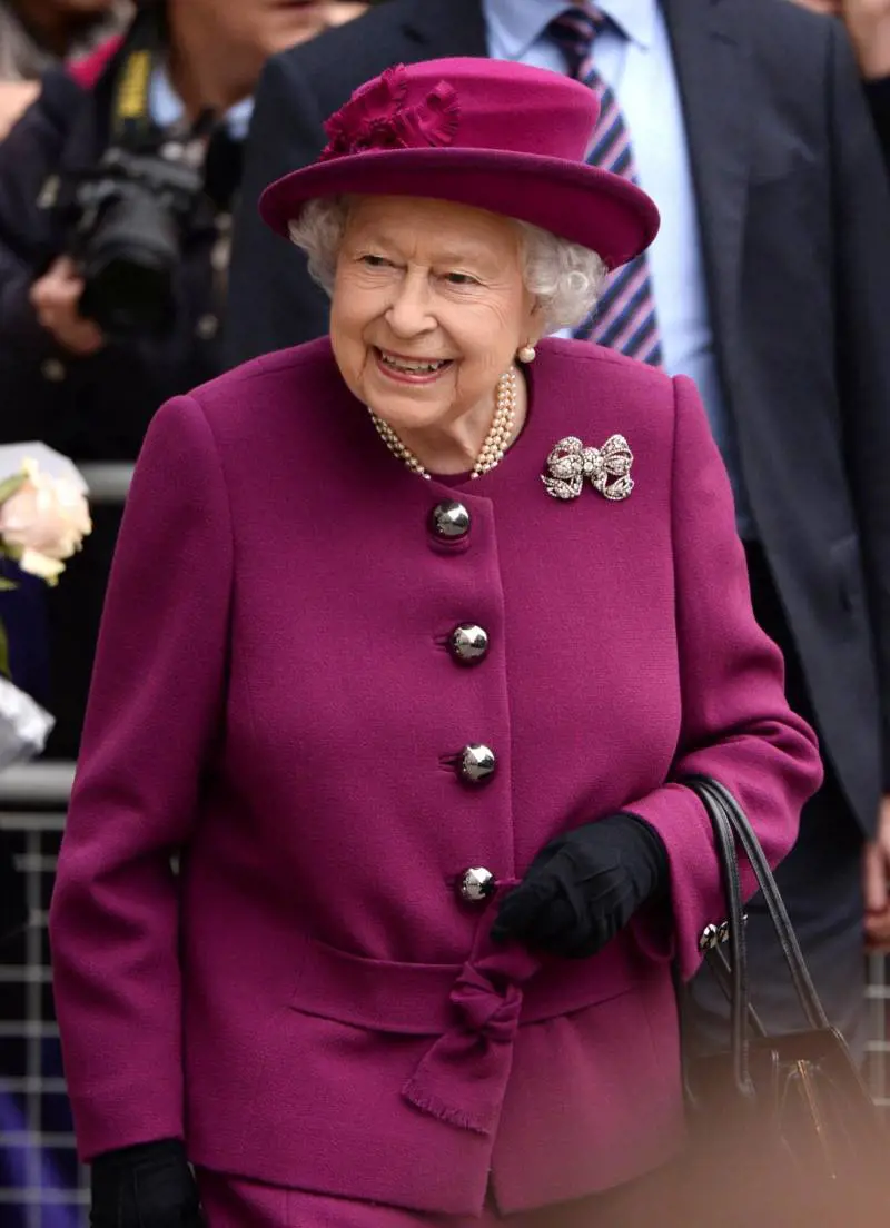 La Regina Elisabetta non ama la parola "pregnant" e chiede a Meghan di non usarla