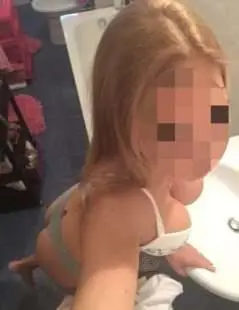 La pornostar indagata per le foto hot della marescialla