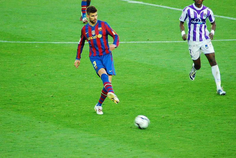 Piqué guida senza patente: maxi multa di 48mila euro