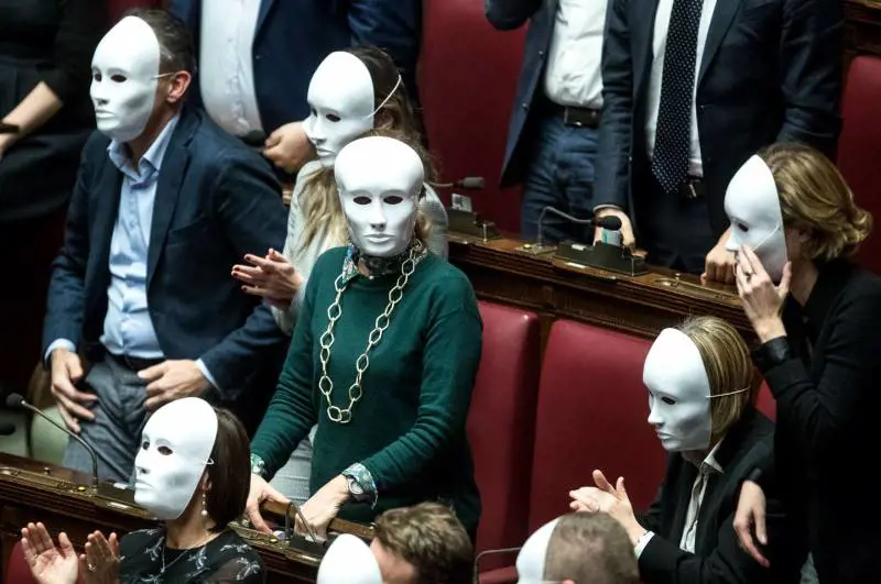 Via libera al dl sicurezza: il centrodestra esulta ma è gelo tra i grillini