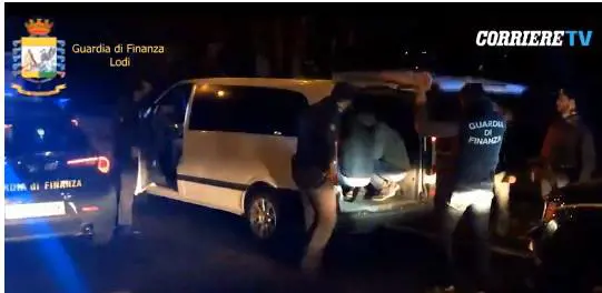 Traffico di uomini: "Sconto per i bimbi"