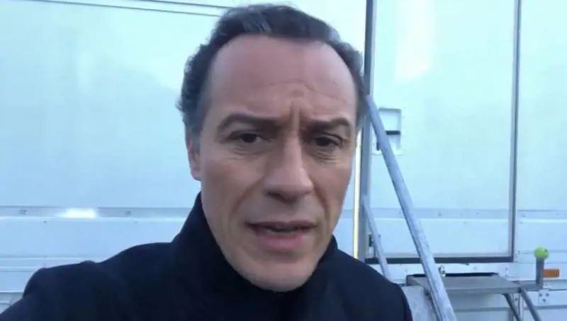 Stefano Accorsi: "Hanno hackerato il mio profilo Facebook, non versate soldi, non sono io che ve li chiedo"