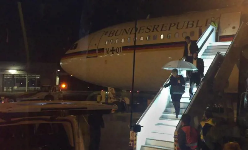 Guasto tecnico sul volo Figuraccia per la Merkel costretta all'autostop