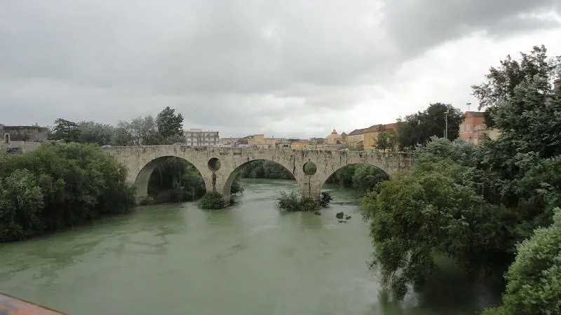 Scarico abusivo di acque reflue nel fiume Volturno, indagati per disastro ambientale gli ex sindaci