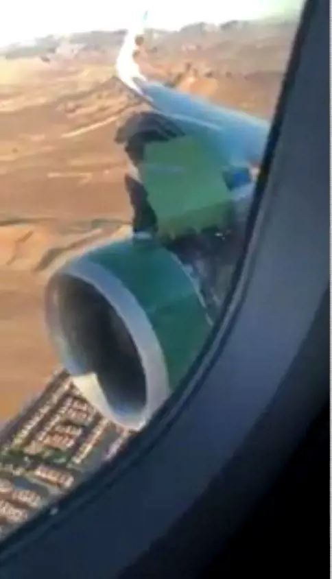 Usa, si stacca la copertura del motore a pochi minuti dal decollo. Paura in volo tra i passeggeri