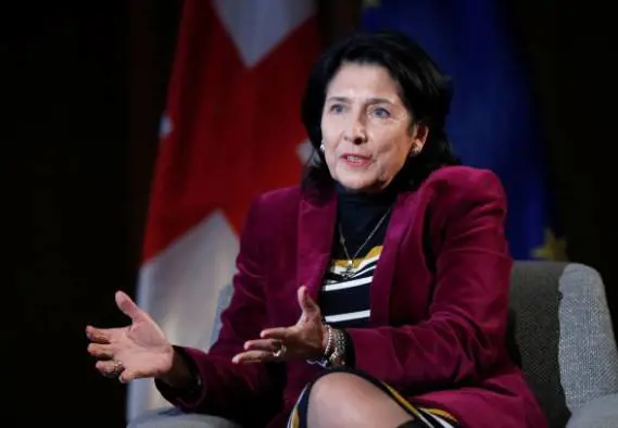 Elezioni in Georgia, eletta per la prima volta una presidente donna