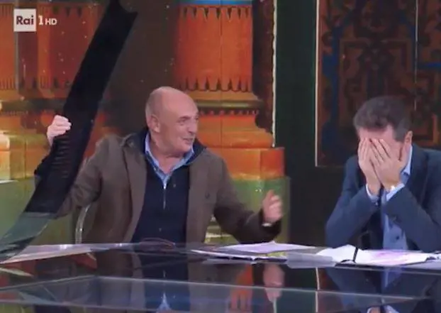 Che fuori che tempo che fa, Brosio tira un pugno e spacca la scenografia. Fazio si dispera