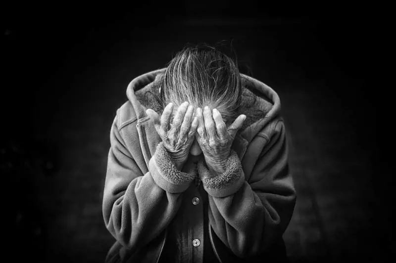 Gonfia di botte la madre 94enne, arrestato