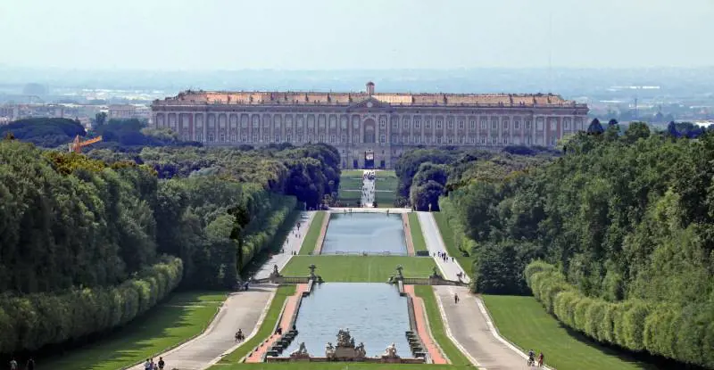 "Sindacati e negozi abusivi, la Reggia era cosa loro"