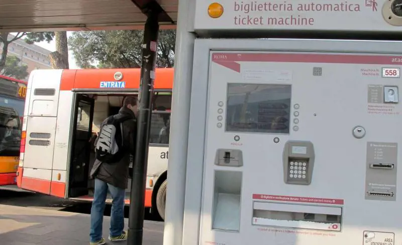 Depredavano biglietterie e parcometri dell'Atac: arrestati 11 vigilantes