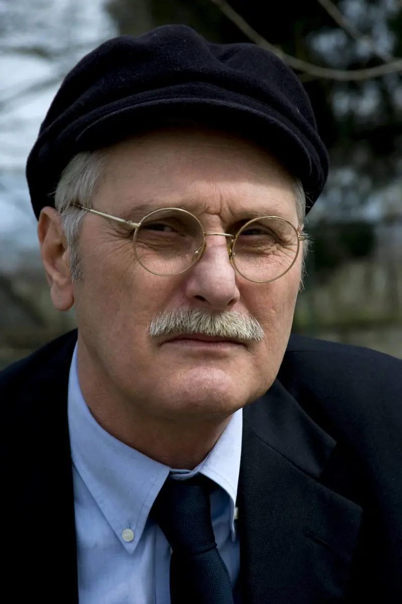 "Un delitto in provincia per raccontare il Paese e i suoi fantasmi nascosti"