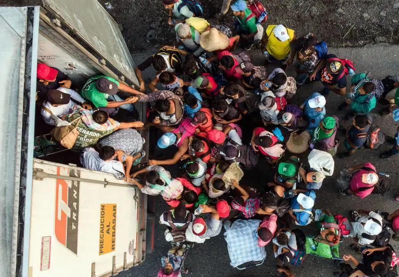 Autorità Usa: "Sempre più criminali presenti in carovana di migranti"