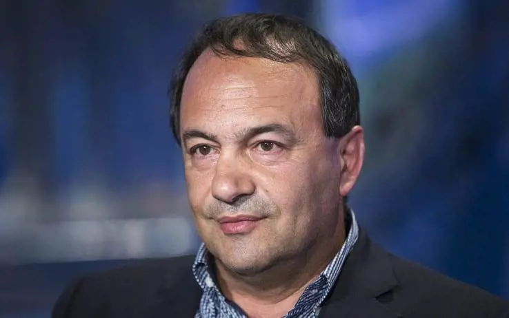 Lucano vuole riprendersi la fascia di sindaco e sogna Nobel per Riace