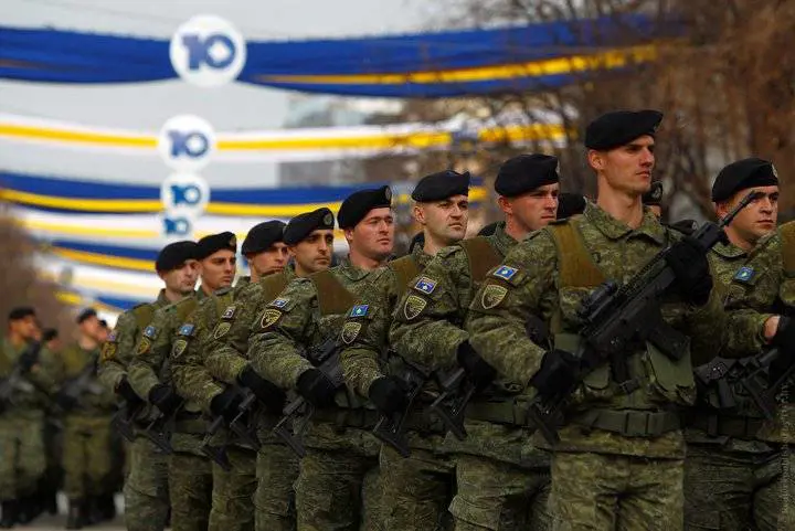 La Serbia minaccia l'intervento militare se il Kosovo dovesse dotarsi di un esercito