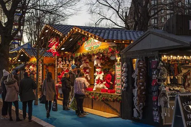 Vogliono chiuderci per Natale: la "grande serrata" delle Feste