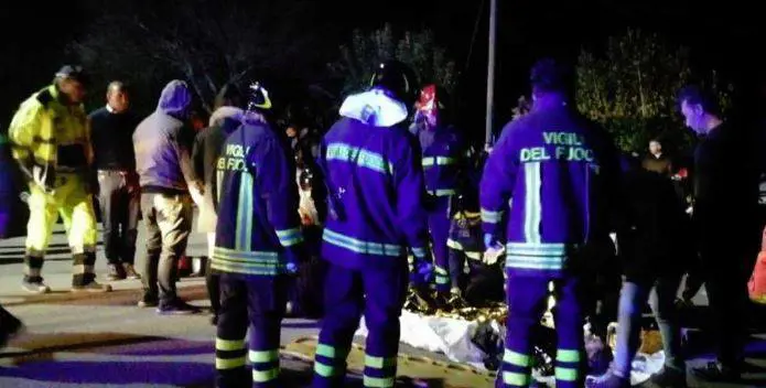 Notte da incubo: lo spray urticante, la fuga della folla e la balaustra cede: 6 morti, 120 feriti