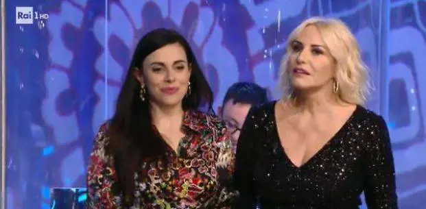 "Antonella, ora vuoi sposarmi?" Cala il gelo in studio a Portobello