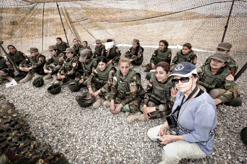 Nonna reporter in prima linea: "Seguo gli ordini della Fallaci"