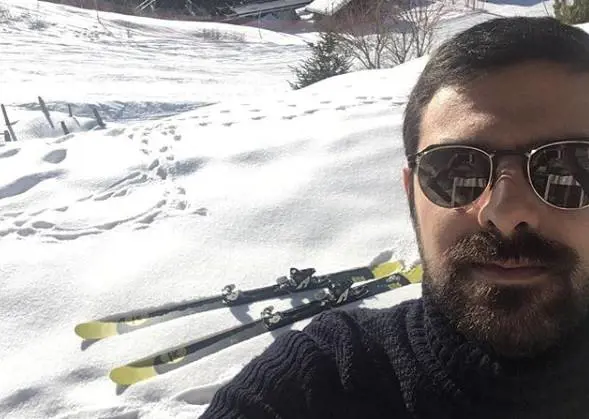Mattia, sparito dalla baita dove era in vacanza: nel cellulare le ultime foto