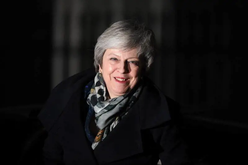 "La Brexit si può rinviare". L'ultima giravolta di May dopo la furia dei ministri