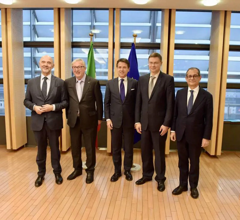 Manovra, Conte chiama Dombrovskis e Moscovici