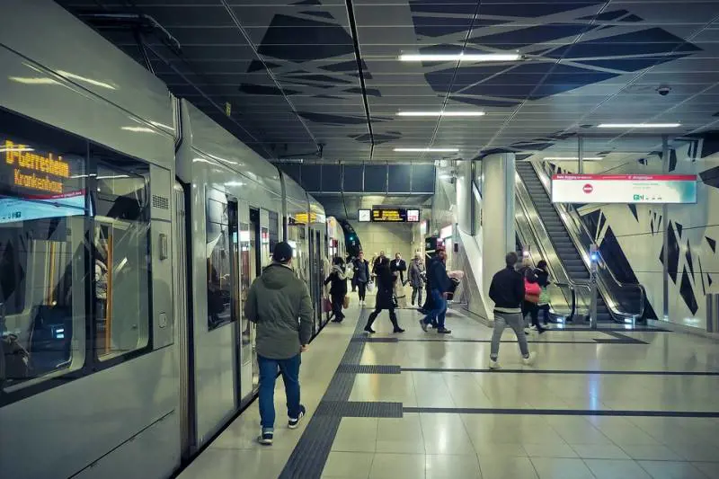 Roma, palpeggiatore egiziano arrestato sulla metro A