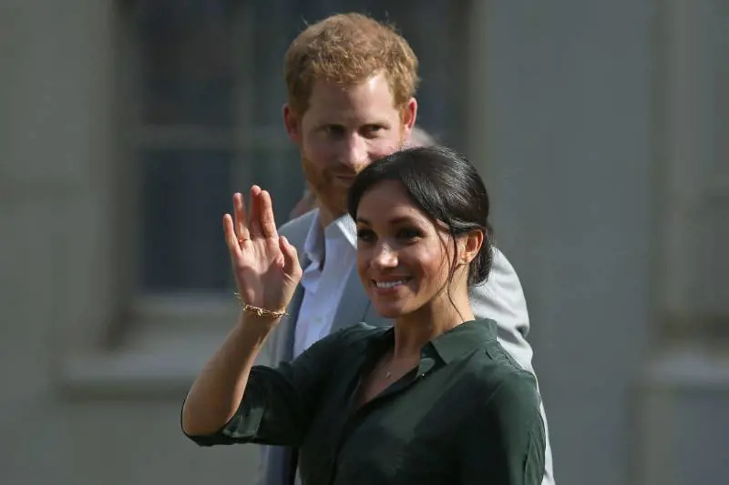 Harry e Meghan rifiutano l'invito di Kate, la sorellastra li insulta