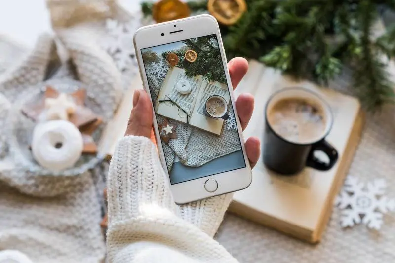 Smartphone a Natale: gli psicologi lo sconsigliano