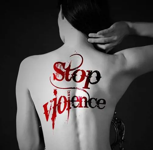 Ha tentato di violentare due alunne, sotto accusa docente di Salerno