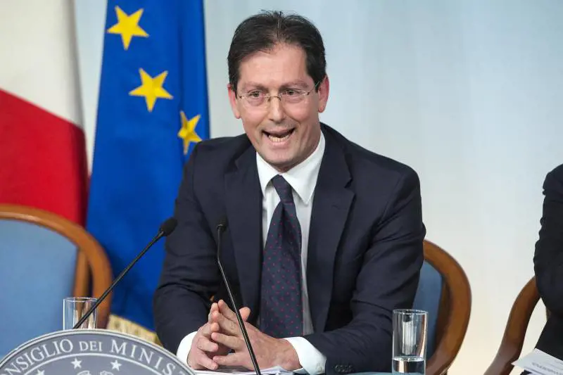 Cade la prima testa tra i tecnici: si dimette la "manina" del Mef
