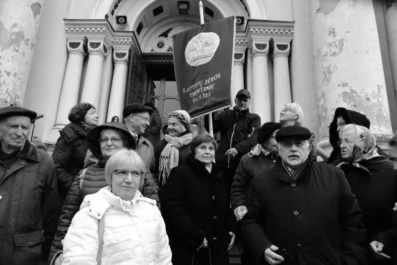 Ogni anno, alla fine di ottobre, l’associazione Lapteviečiai “coloro che furono deportati nel Mar di Laptev”, di cui Jonas Markauskas è presidente, organizza a Kaunas una messa commemorativa.
