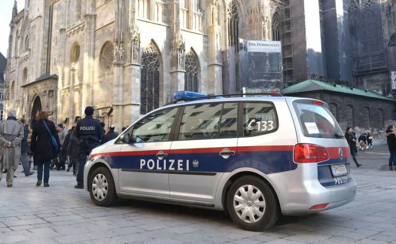 Sparatoria in centro a Vienna, un morto. Caccia all'uomo